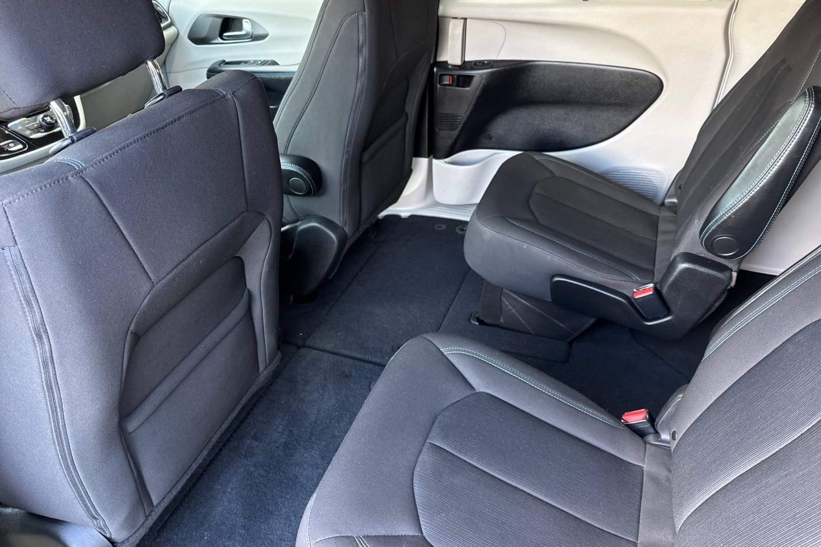 Used 2021 Chrysler Pacifica Touring image 11