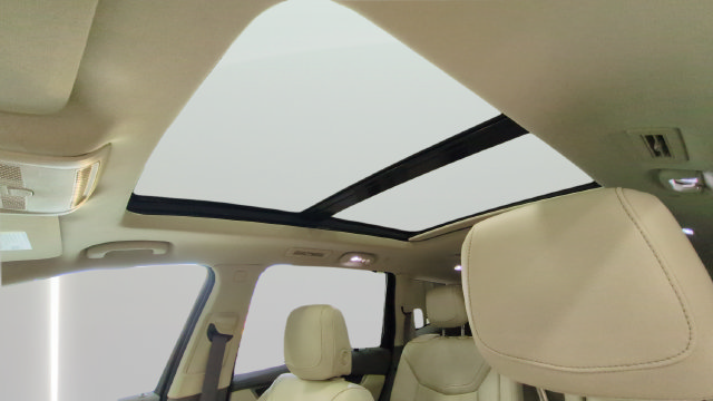 Used 2021 Cadillac XT6 Premium Luxury w/ LPO, Floor Liner Package AWD/4WD image 16