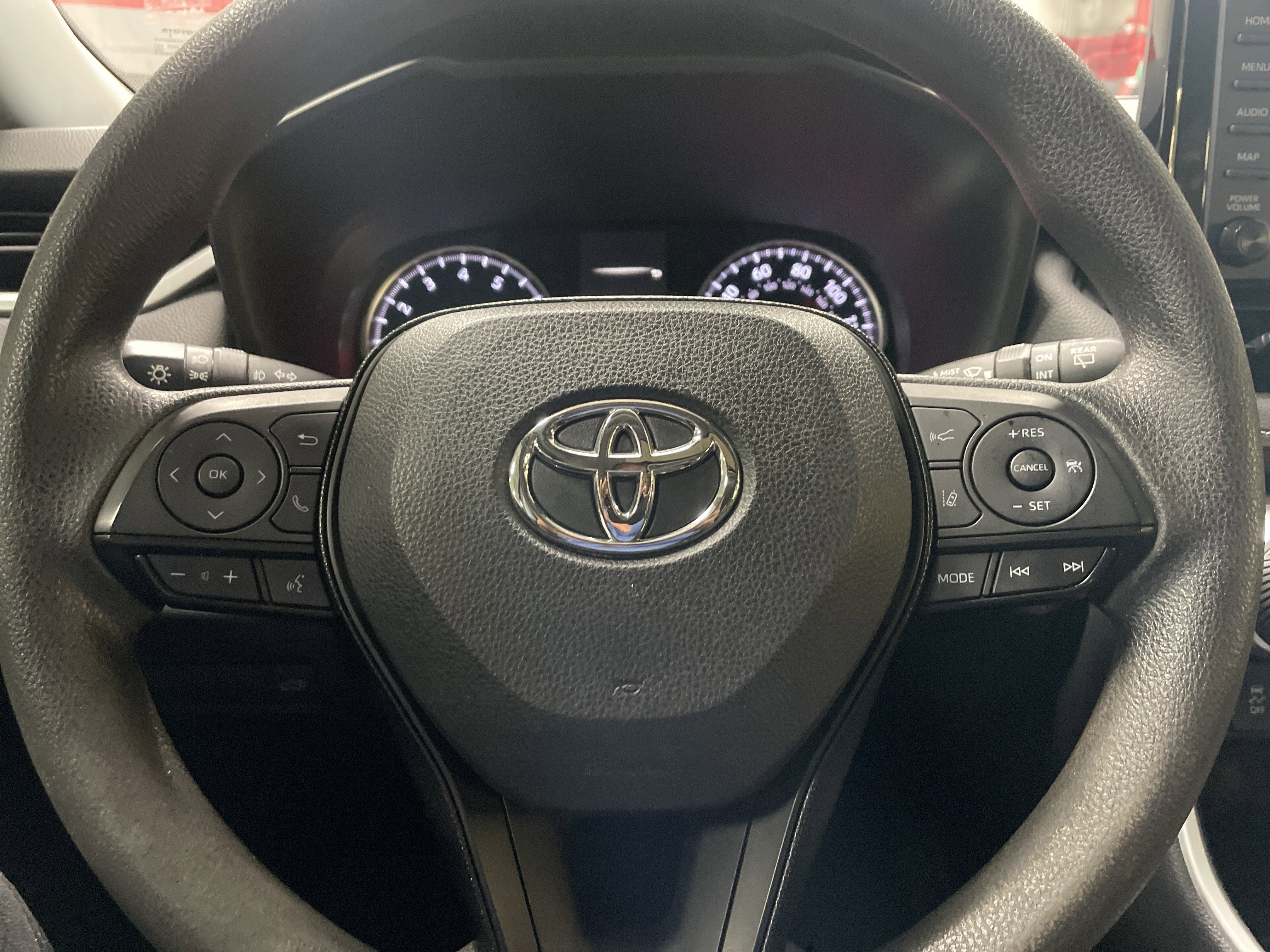 Used 2021 Toyota RAV4 XLE w/ Convenience Package FWD image 18