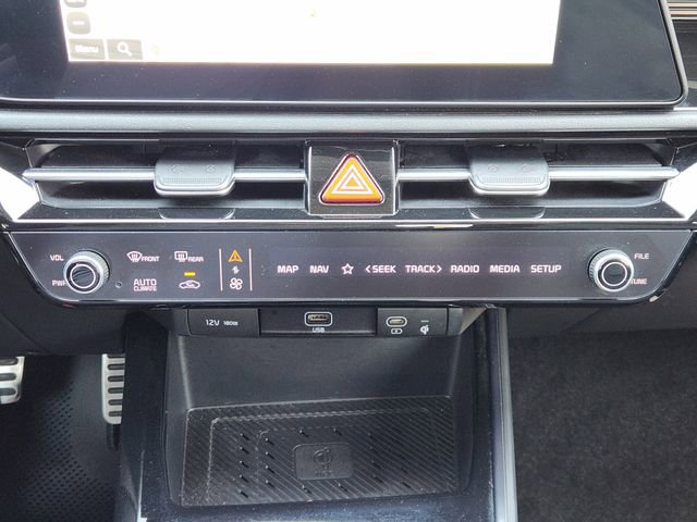 Used 2023 Kia Niro SX Touring image 18