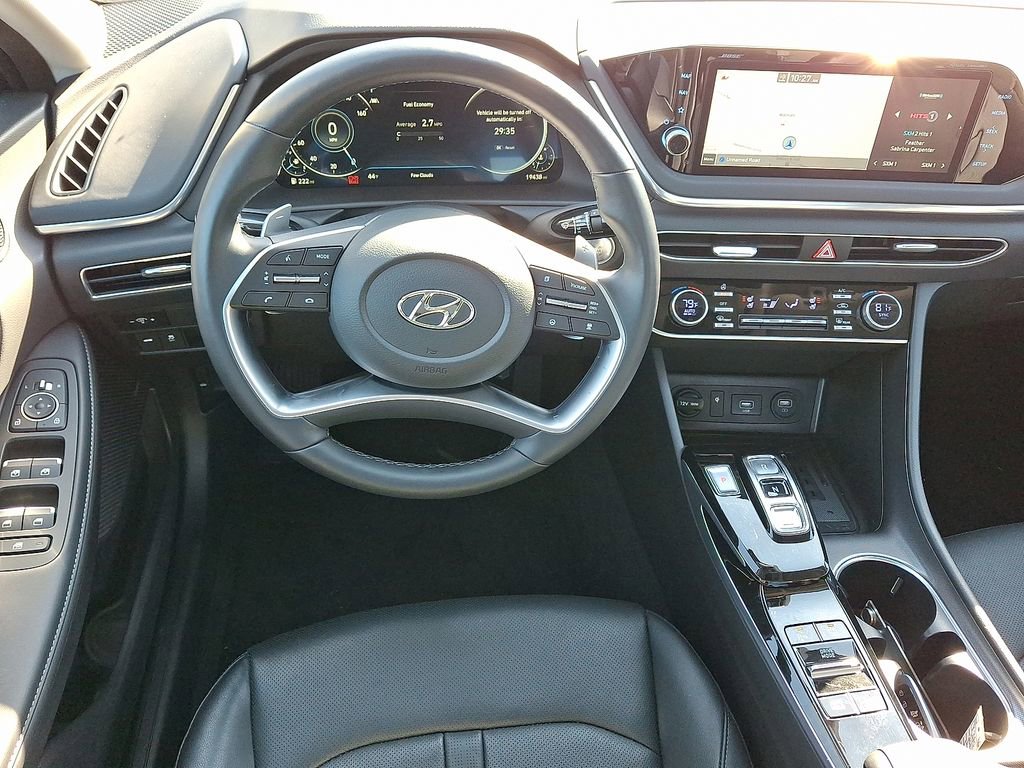 Used 2022 Hyundai Sonata Limited w/ Preferred Accessory Package image 13