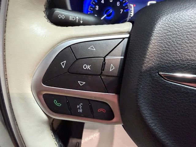 Used 2017 Chrysler Pacifica Limited FWD image 40