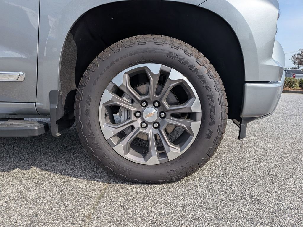 Used 2025 Chevrolet Silverado 1500 High Country w/ Z71 Off-Road Package image 11