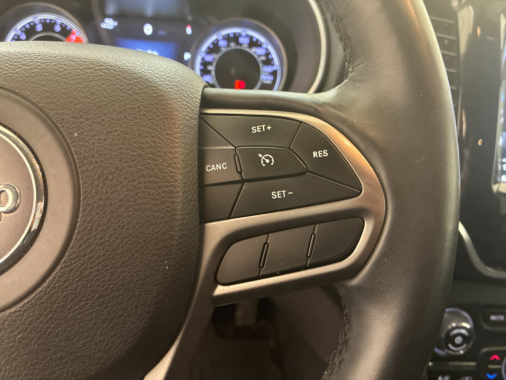 Used 2019 Jeep Cherokee Limited w/ Trailer Tow Group AWD/4WD image 18