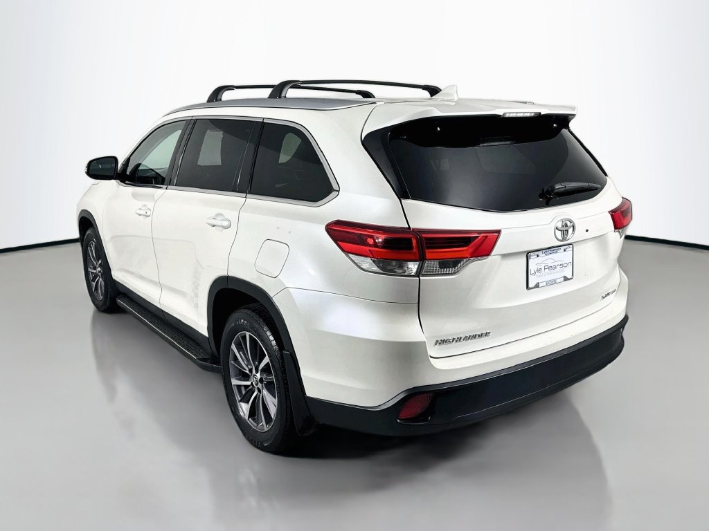 Used 2019 Toyota Highlander XLE AWD/4WD image 3