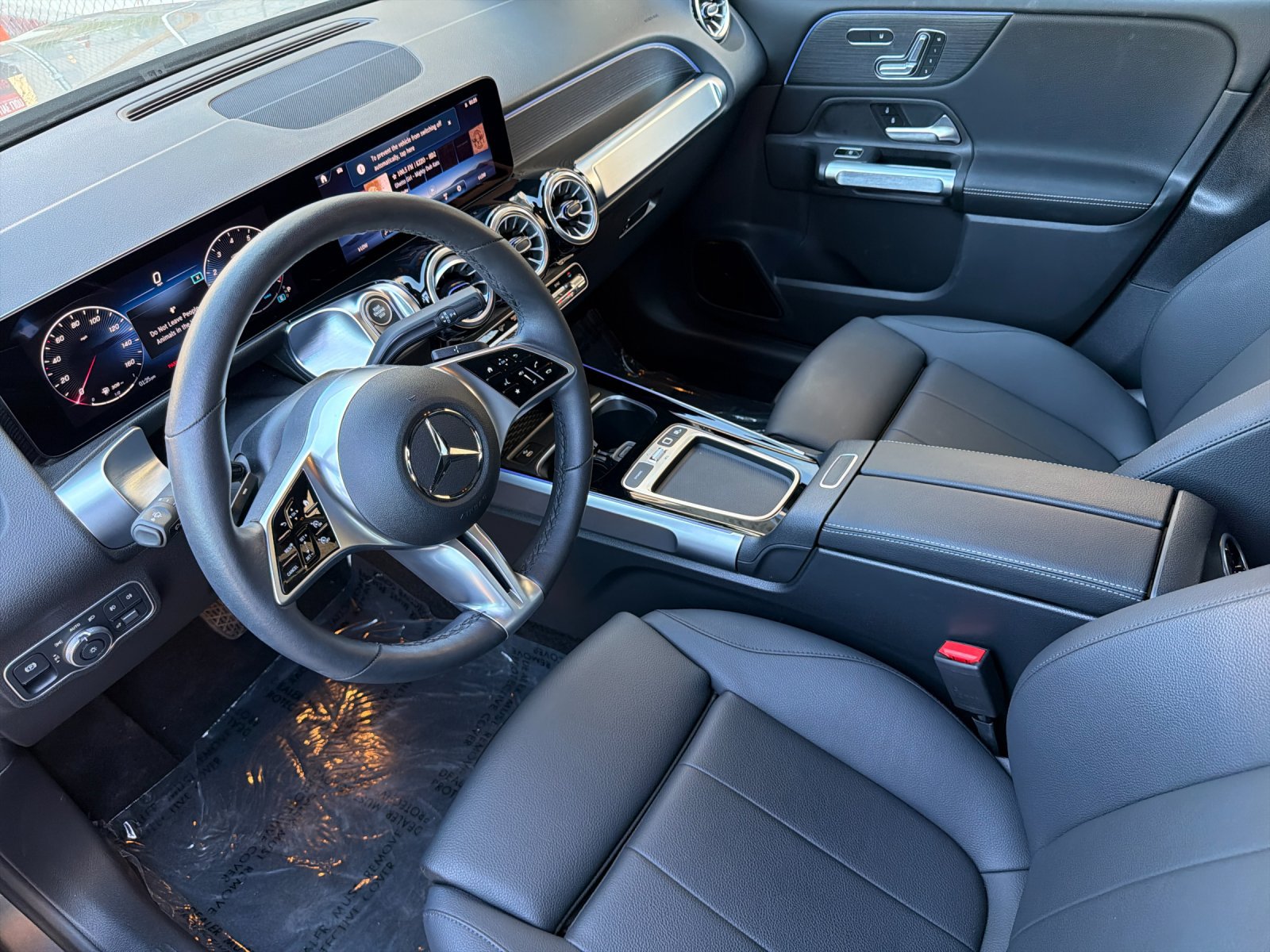 Used 2026 Mercedes-Benz GLB 250 4MATIC image 9