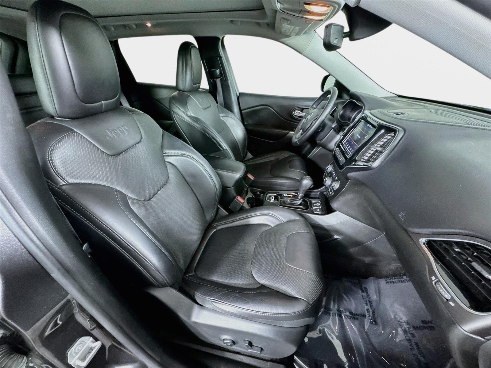 Used 2019 Jeep Cherokee Limited w/ Technology Group FWD image 28