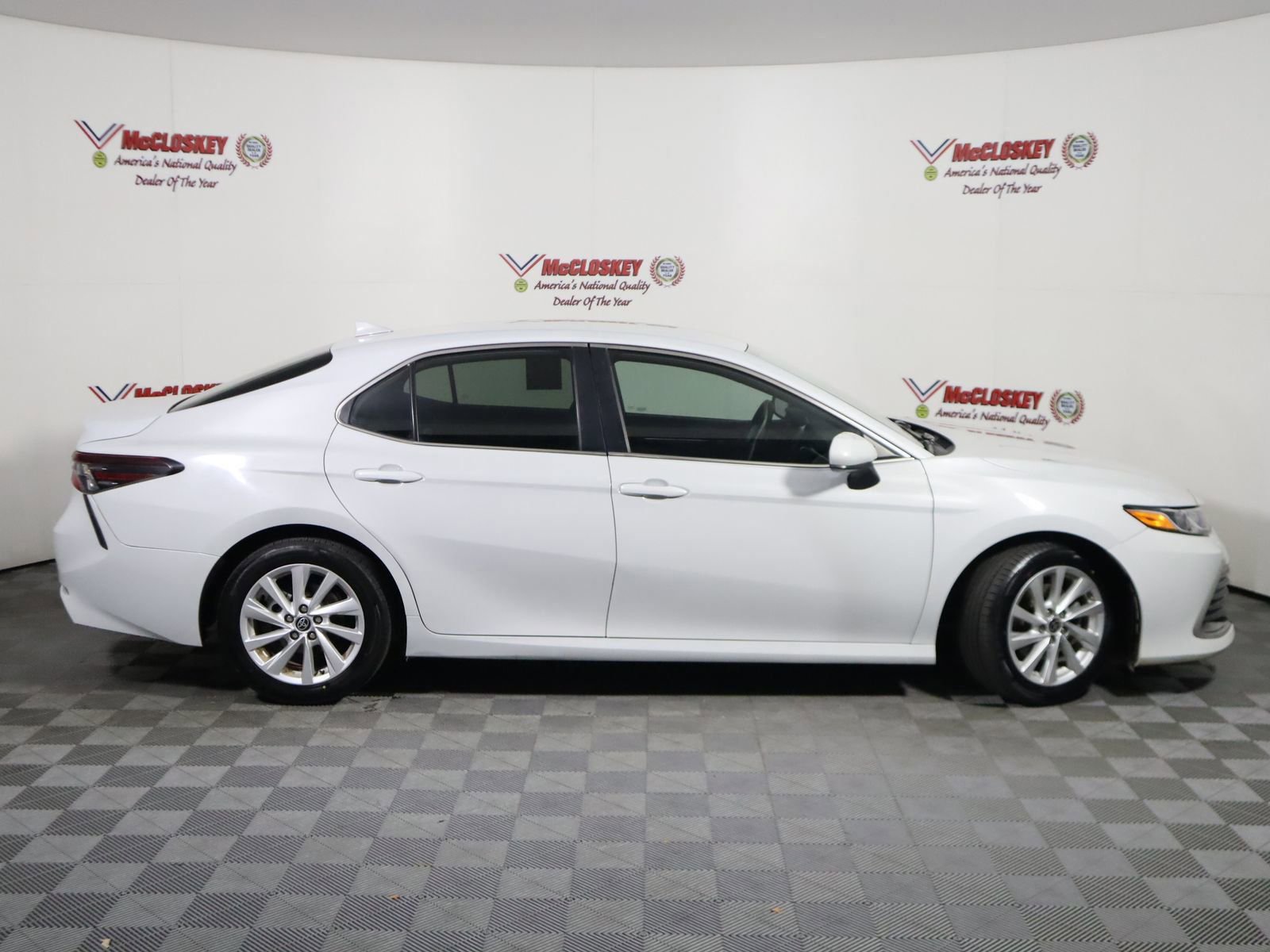 Used 2023 Toyota Camry LE image 3