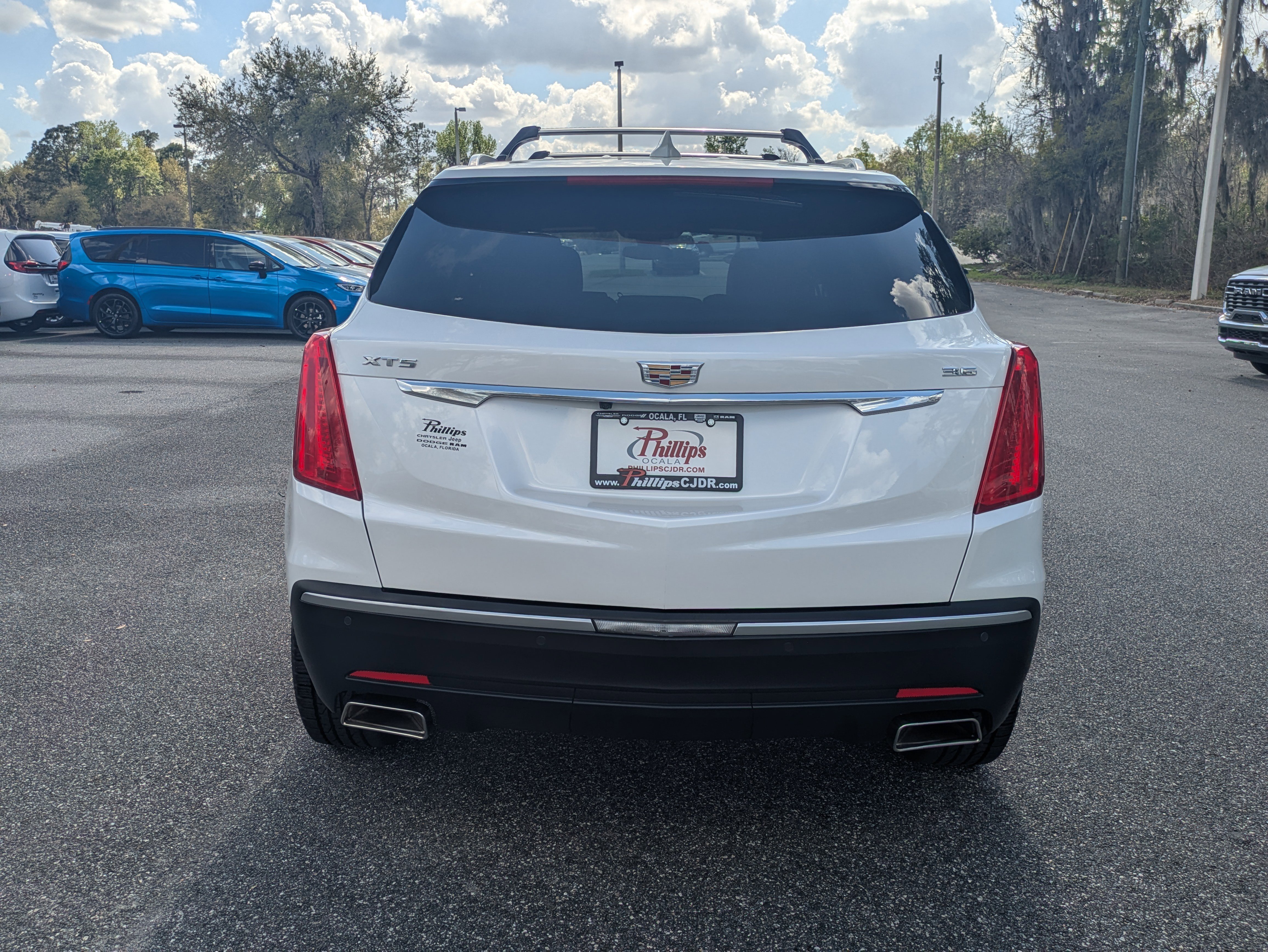 Used 2017 Cadillac XT5 Luxury w/ Driver Awareness Package image 5