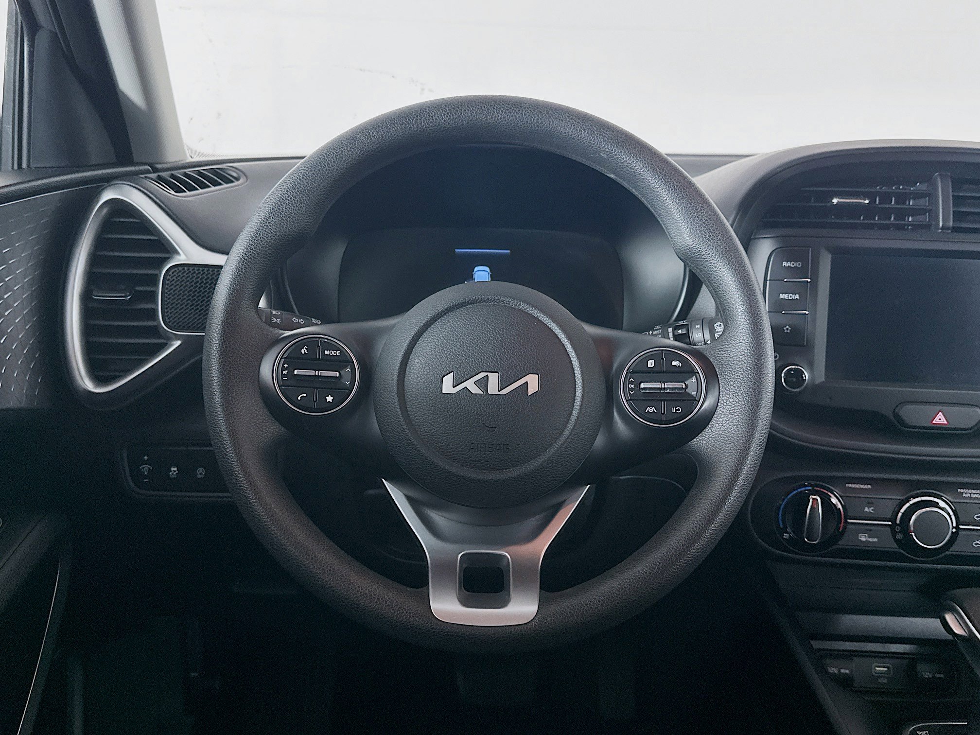 Used 2025 Kia Soul LX w/ LX Technology Package image 18