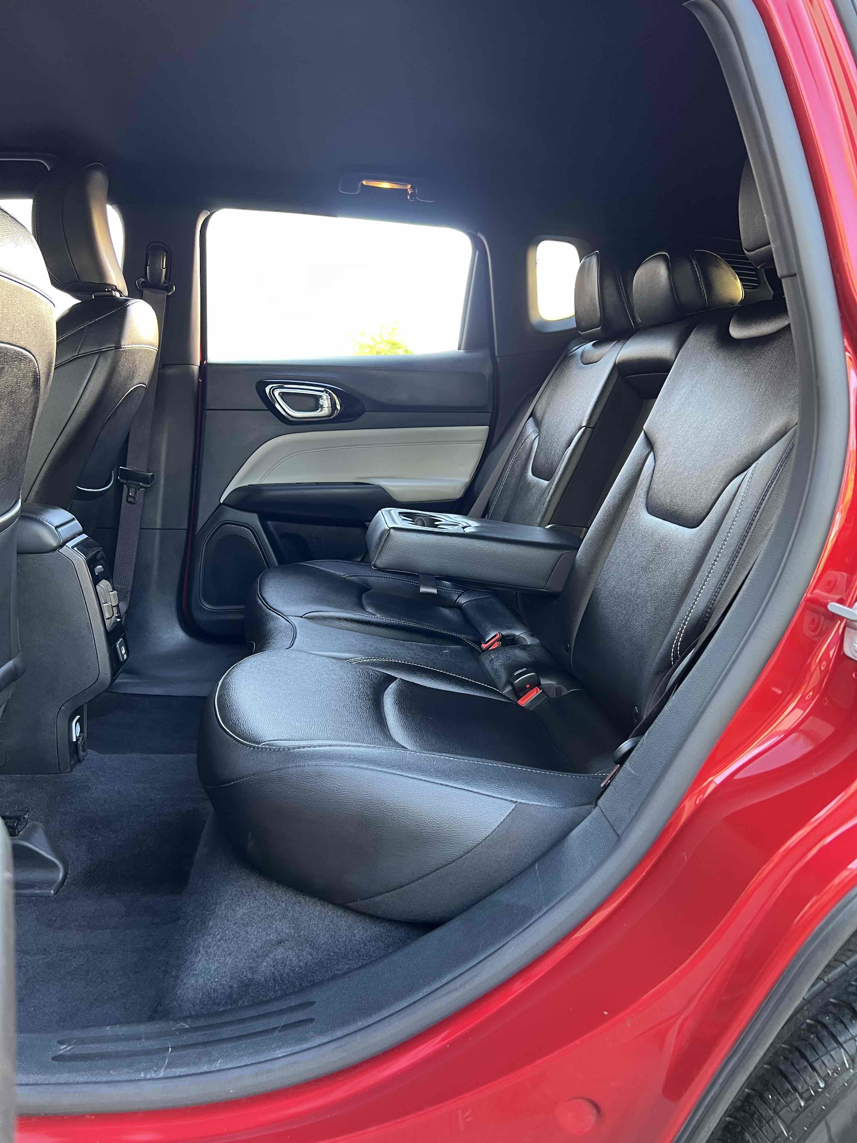 Used 2025 Jeep Compass Limited image 37