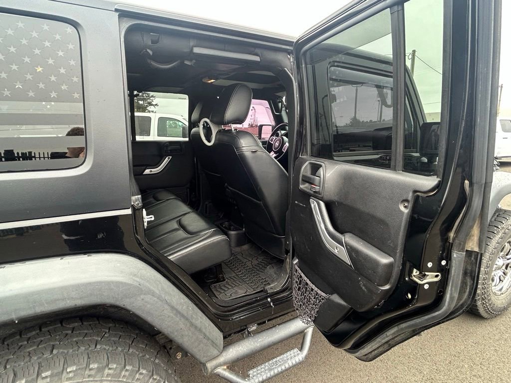 Used 2015 Jeep Wrangler Unlimited Rubicon AWD/4WD image 24