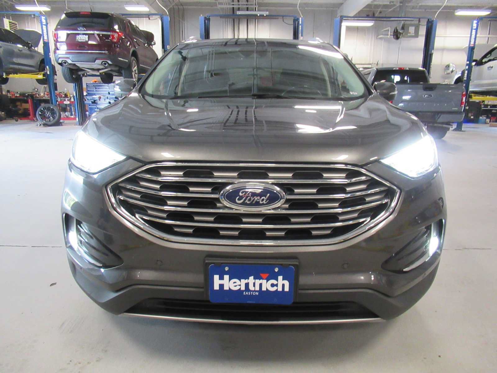 Used 2020 Ford Edge Titanium FWD image 2