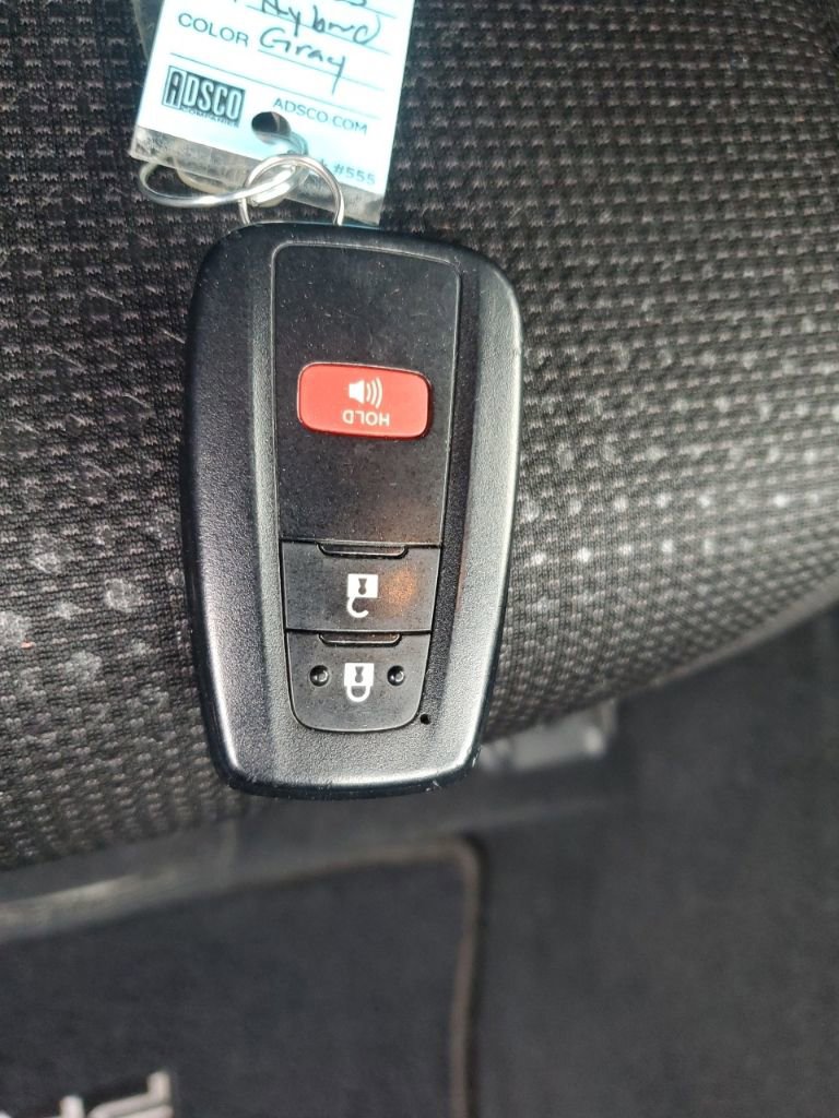 Used 2021 Toyota Prius LE image 32