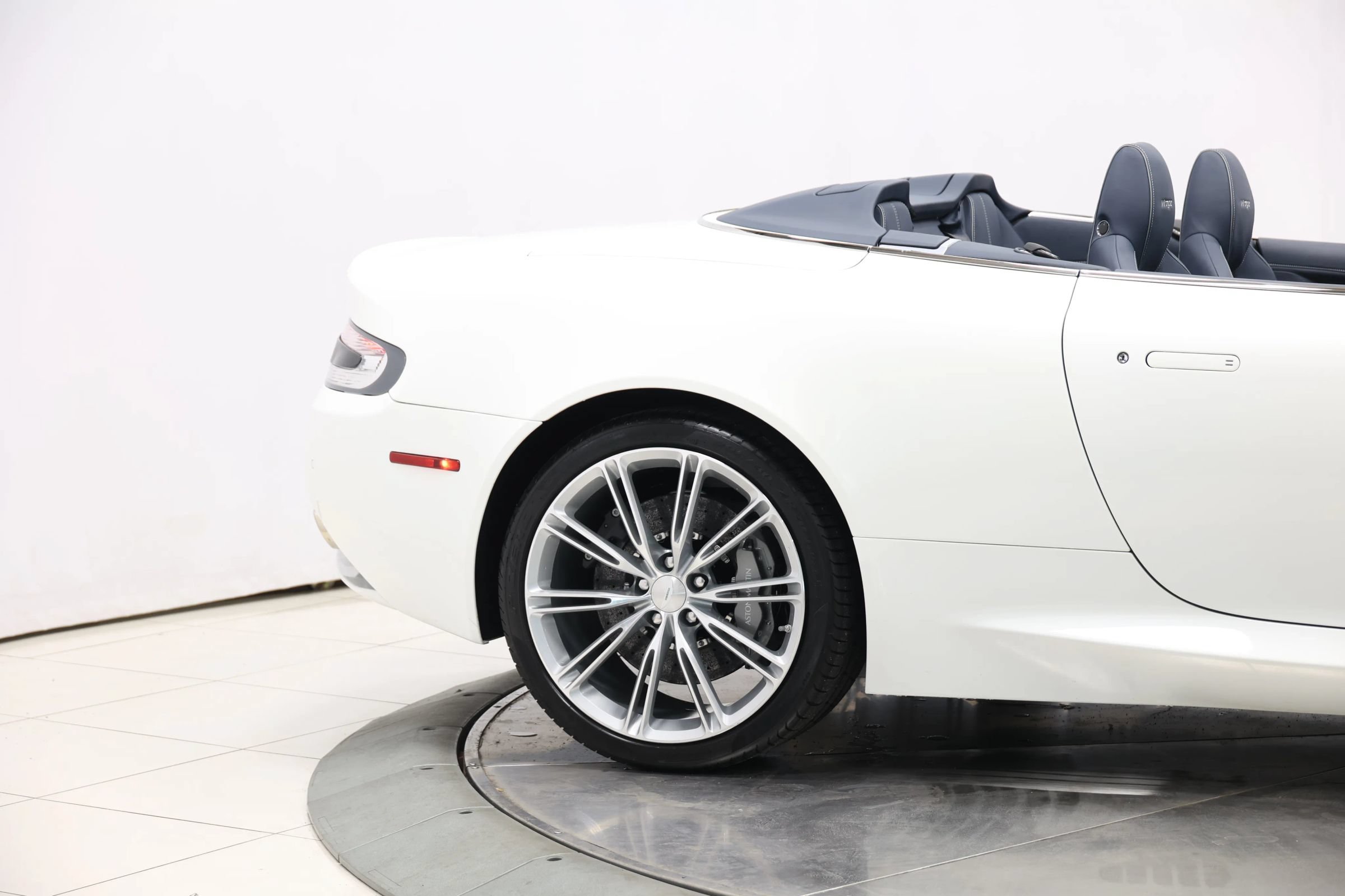 Used 2012 Aston Martin Virage Volante RWD image 60