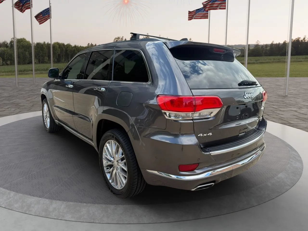 Used 2017 Jeep Grand Cherokee Summit AWD/4WD image 7