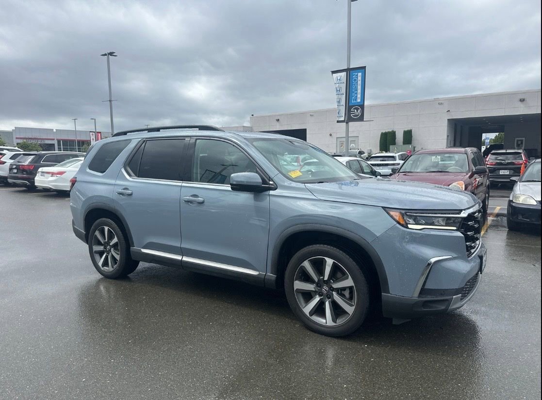 Used 2024 Honda Pilot Touring image 2