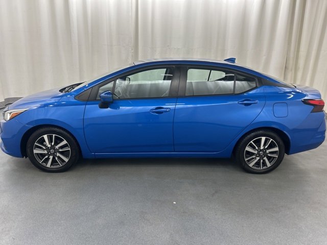 Used 2021 Nissan Versa SV image 3