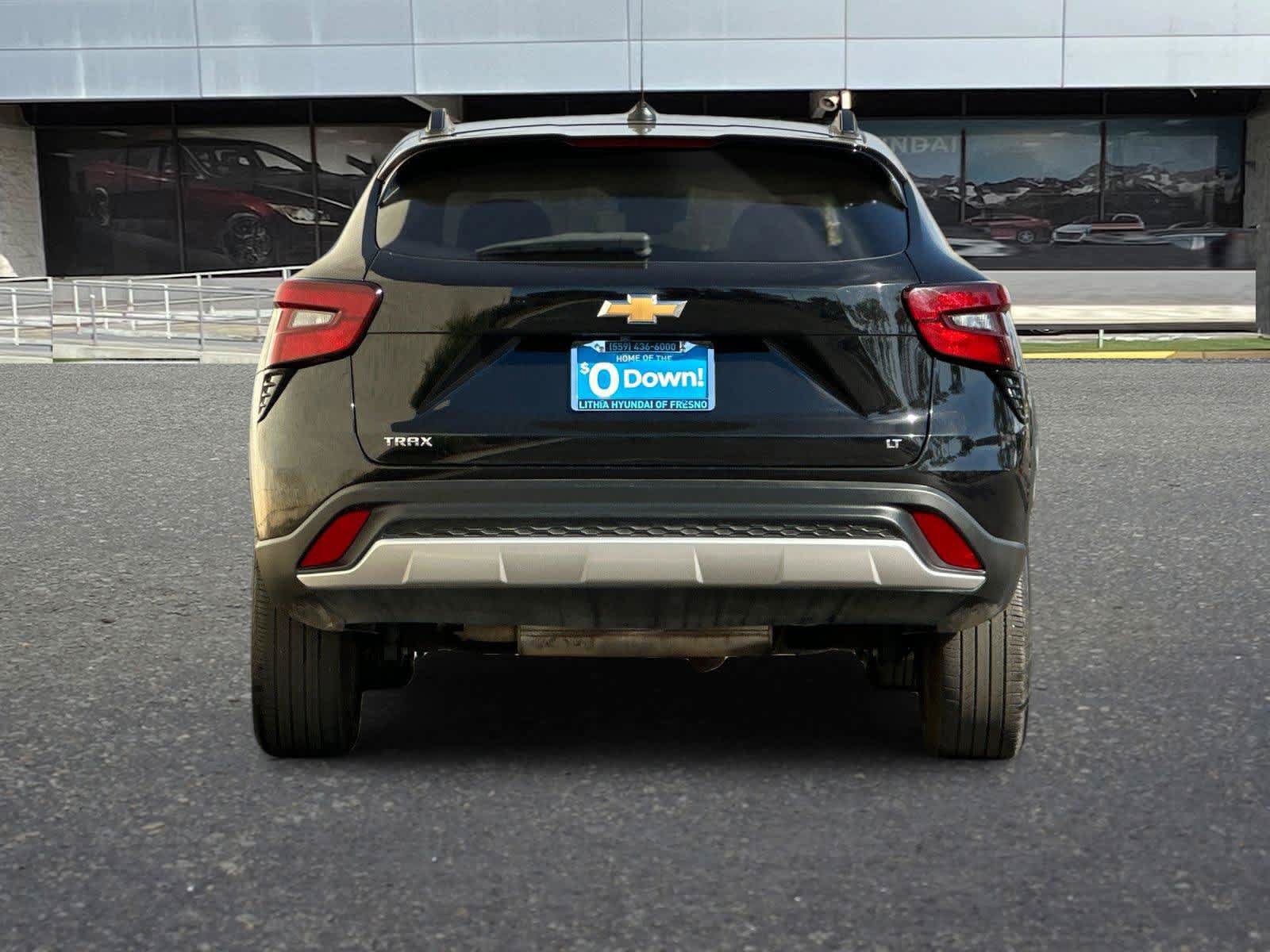 Used 2025 Chevrolet Trax LT FWD image 8