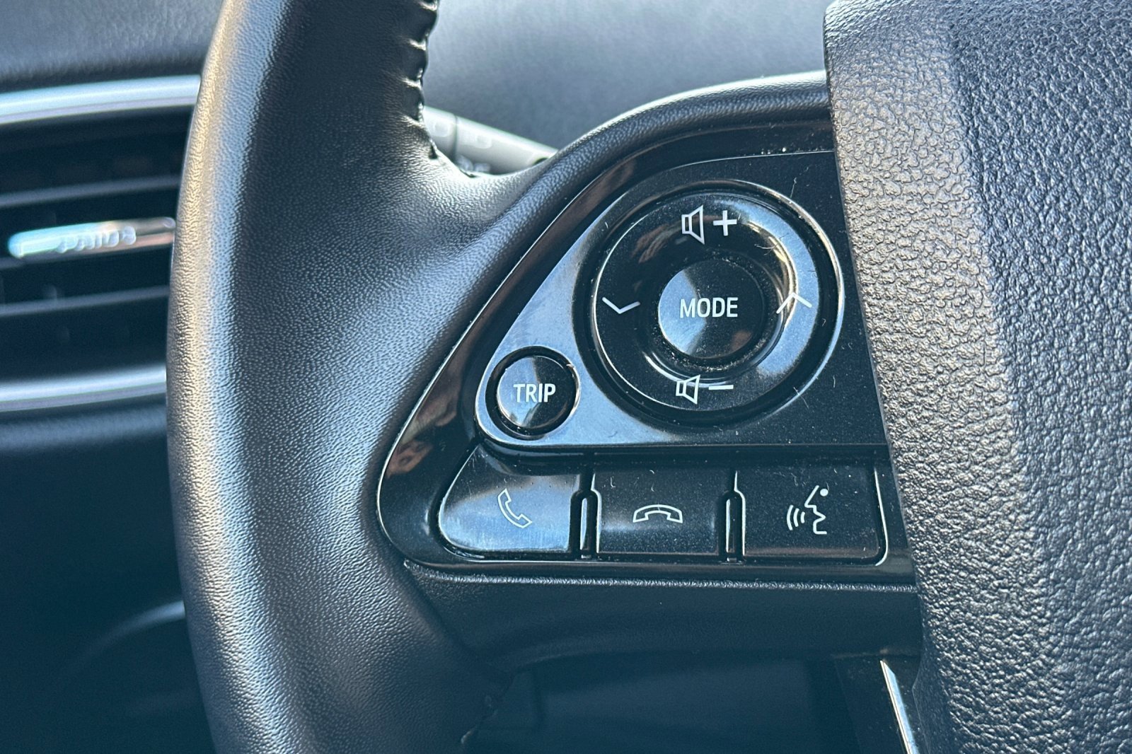 Used 2021 Toyota Prius Prime XLE image 32