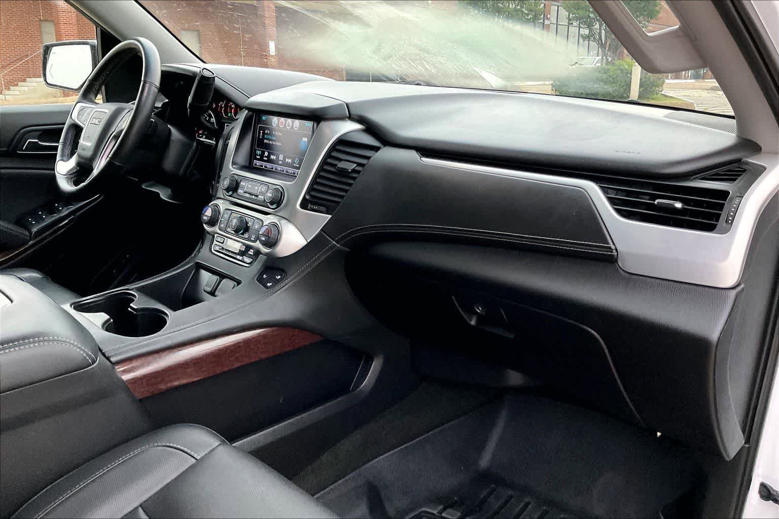 Used 2017 GMC Yukon SLT AWD/4WD image 21