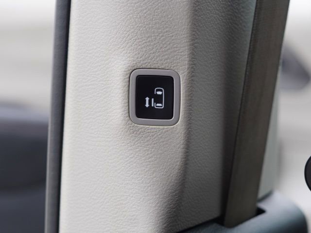 Used 2020 Chrysler Pacifica Touring-L image 38