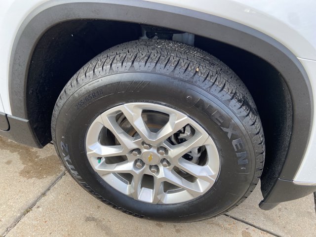 Used 2021 Chevrolet Traverse LT FWD image 32