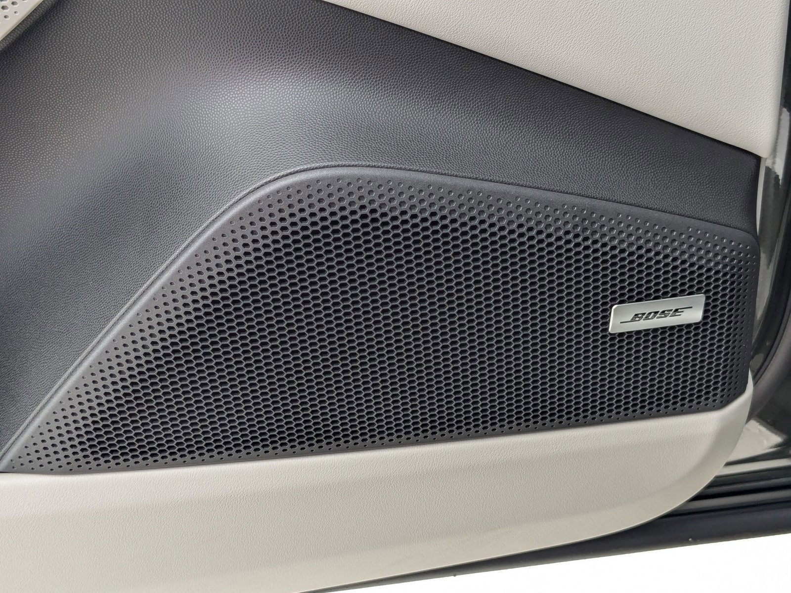 New 2025 Porsche Macan Electric image 15