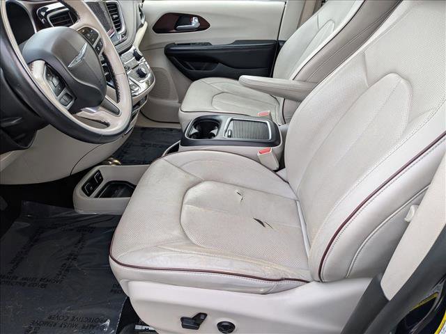 Used 2017 Chrysler Pacifica Limited w/ UConnect Theater Package image 16