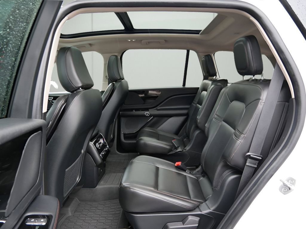 Used 2023 Lincoln Aviator AWD w/ Premium Package image 11