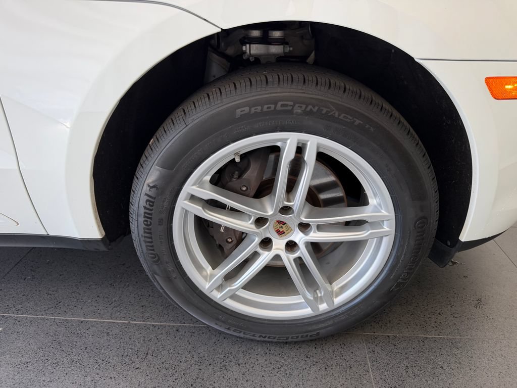 Certified 2023 Porsche Macan AWD/4WD image 12