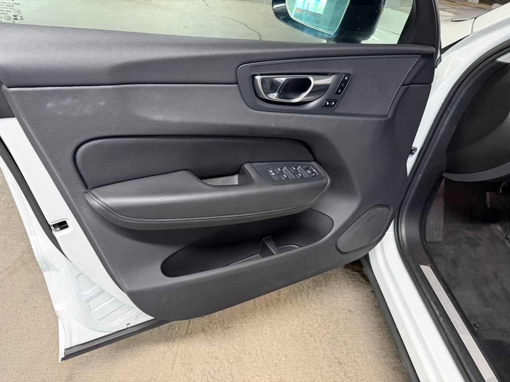 Certified 2024 Volvo XC60 T8 Plus w/ Protection Package Premier AWD/4WD image 9