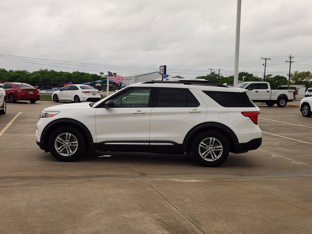 Used 2021 Ford Explorer XLT w/ Equipment Group 202A image 4