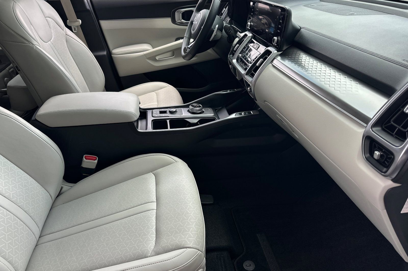 Certified 2023 Kia Sorento EX AWD/4WD image 16