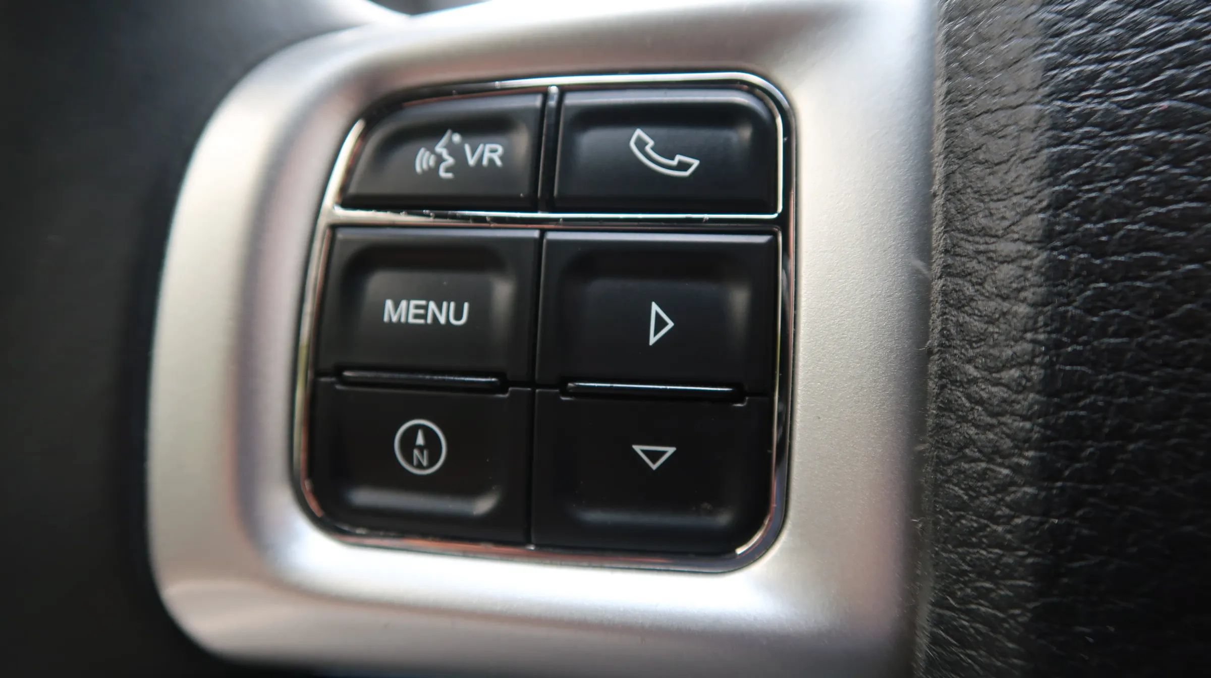 Used 2014 Dodge Avenger SXT FWD image 39
