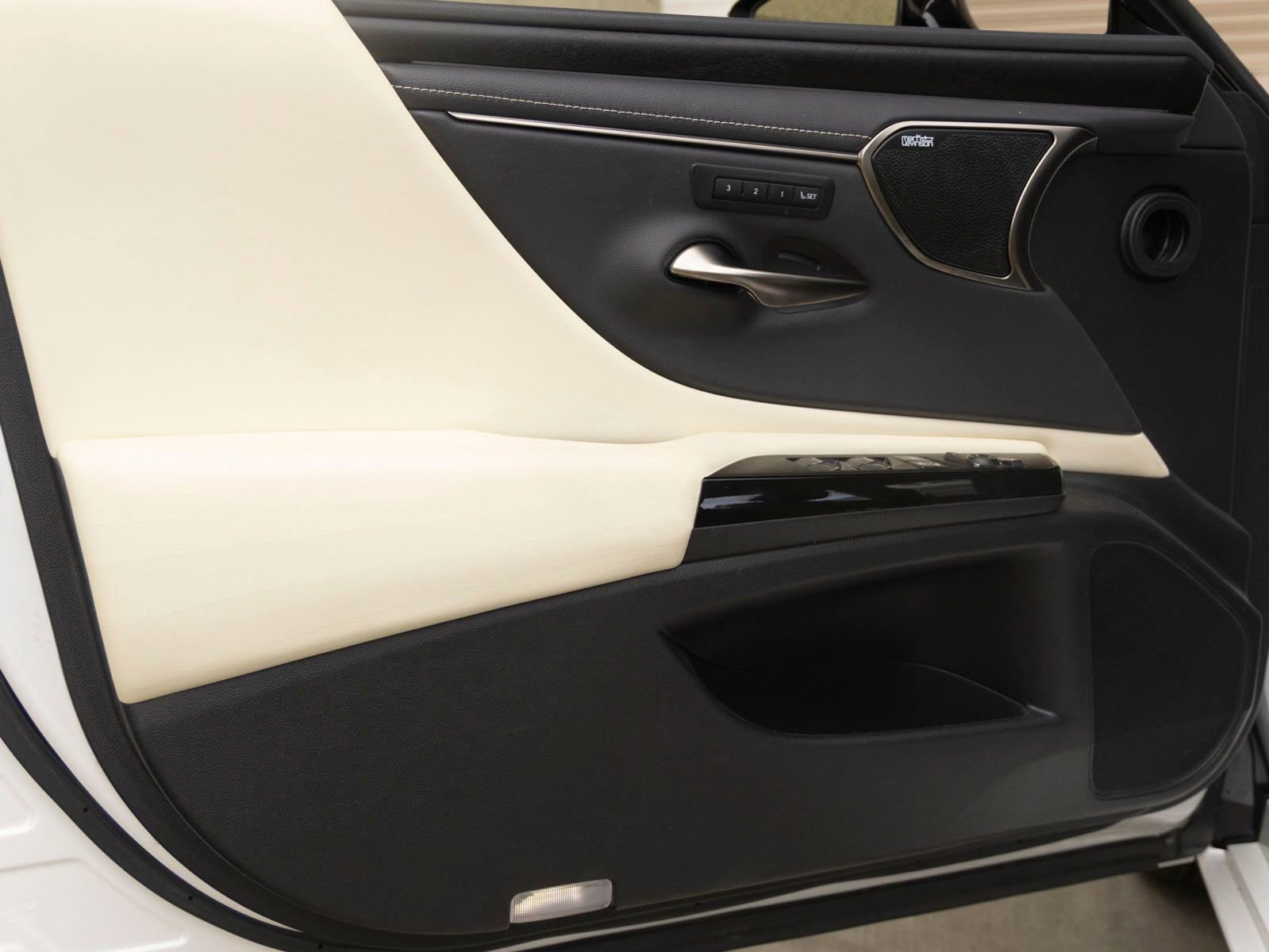 Used 2022 Lexus ES 350 w/ Accessory Package 2 FWD image 12