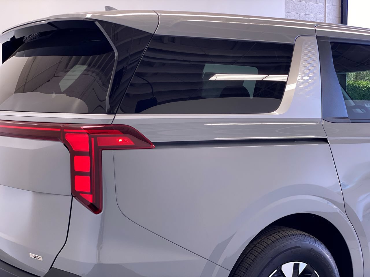 New 2027 Kia Carnival LXS FWD image 10