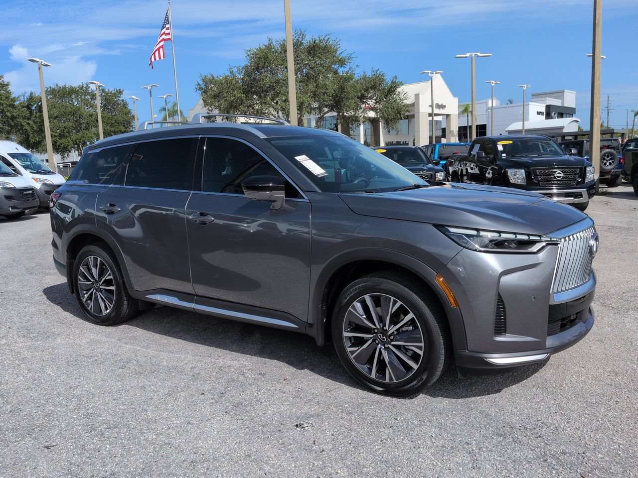 Used 2026 INFINITI QX60 Luxe w/ Cargo Package FWD image 2