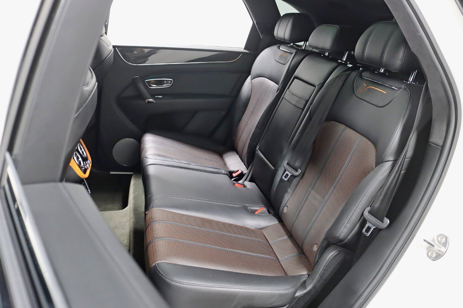 Used 2020 Bentley Bentayga Design Series AWD/4WD image 31