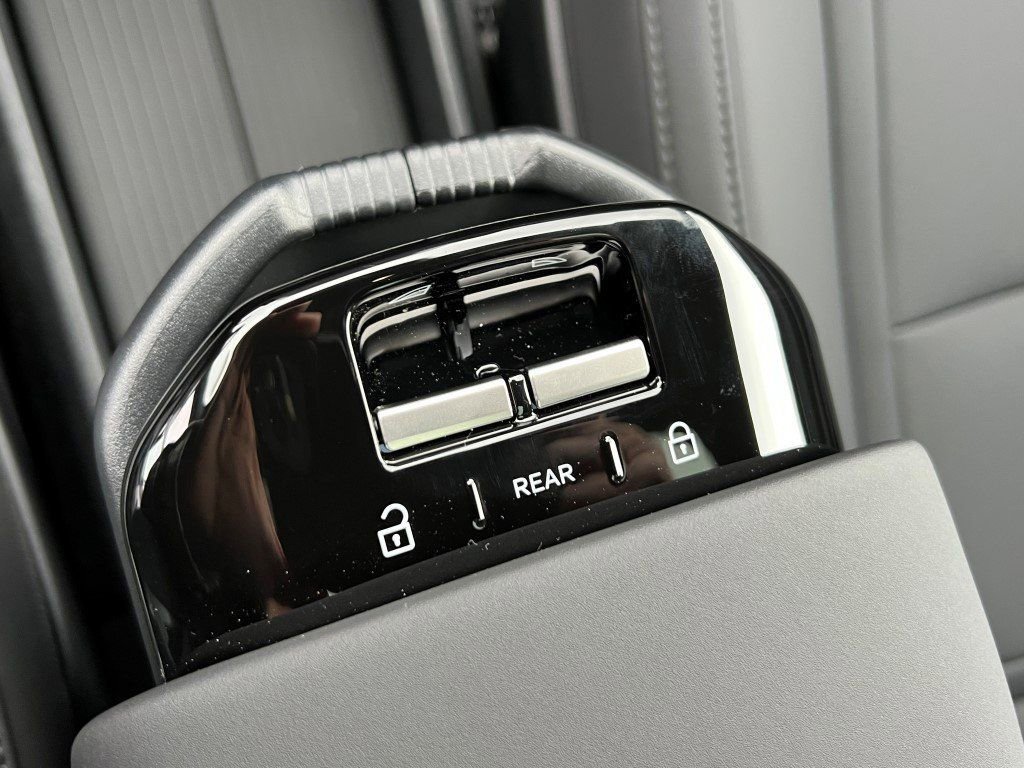 New 2026 Volvo EX30 Plus w/ Protection Package Premier image 24