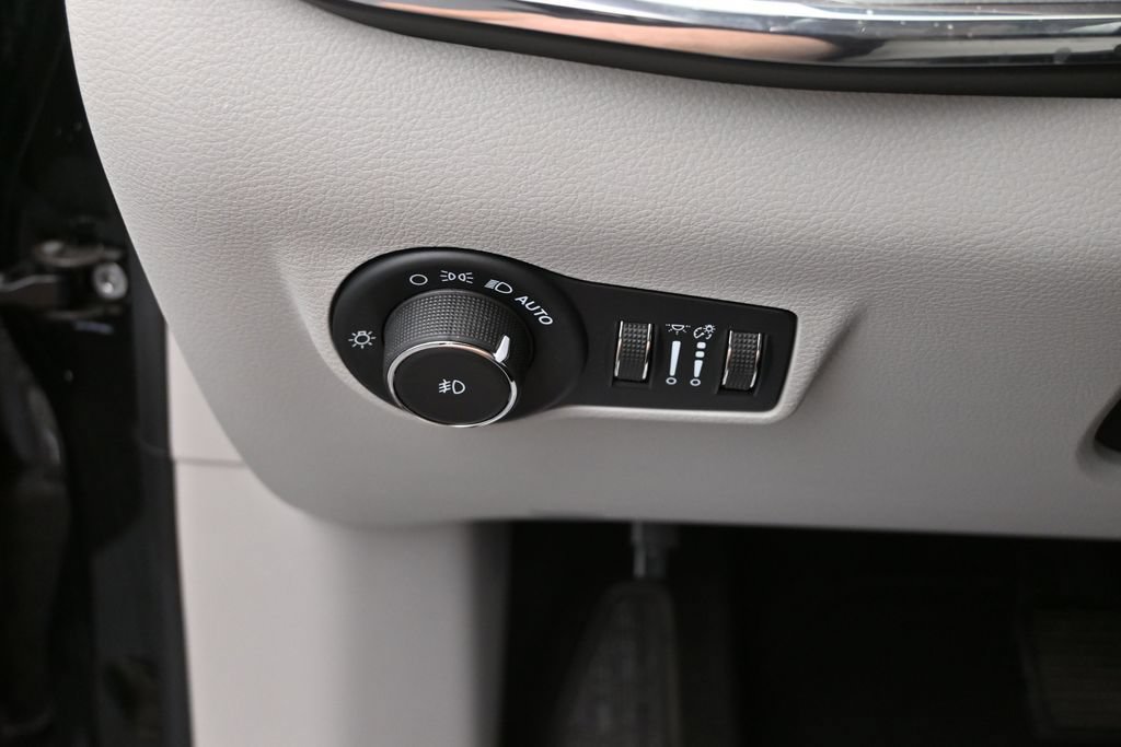 Used 2022 Jeep Compass Limited w/ Elite Group AWD/4WD image 33