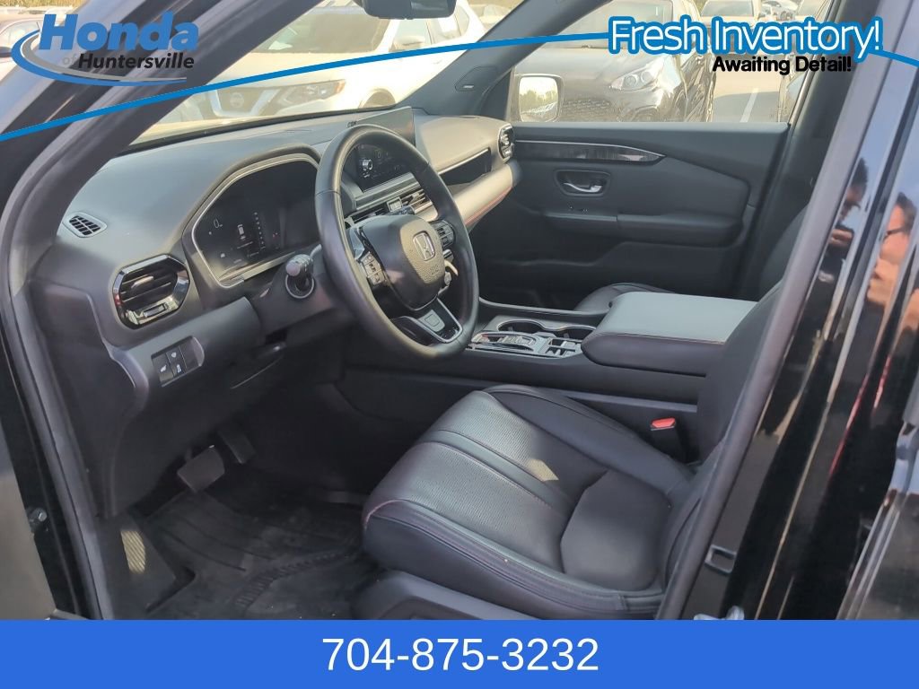 Used 2025 Honda Pilot Black Edition image 12