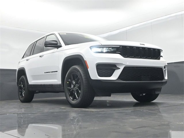 New 2025 Jeep Grand Cherokee Altitude image 38