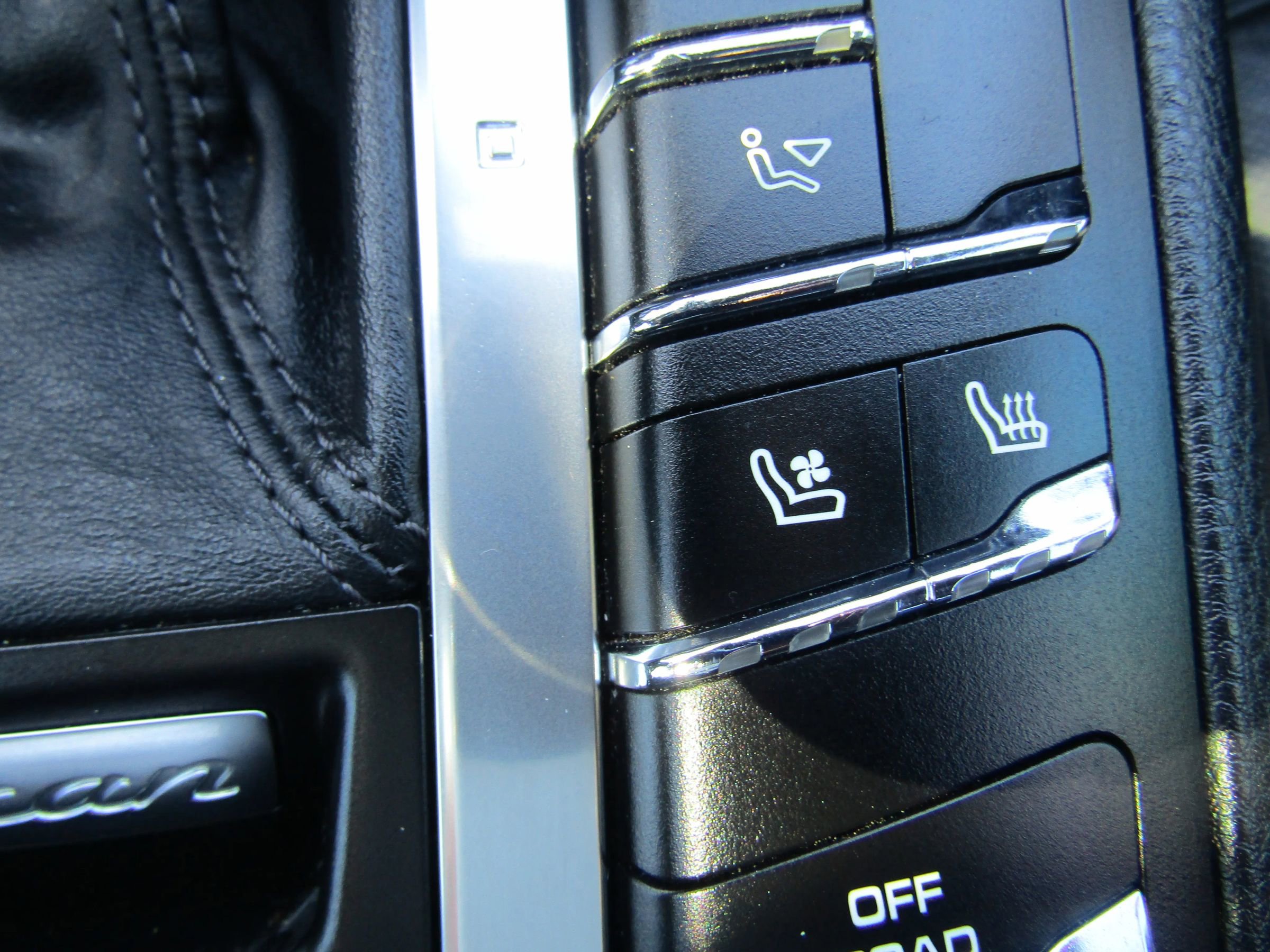 Used 2015 Porsche Macan S w/ Premium Package Plus image 33