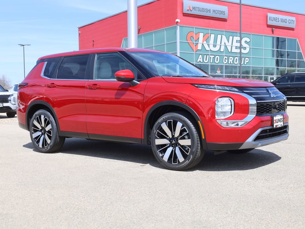 New 2025 Mitsubishi Outlander SE image 2