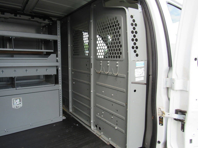 Used 2017 Chevrolet Express 2500 RWD image 17