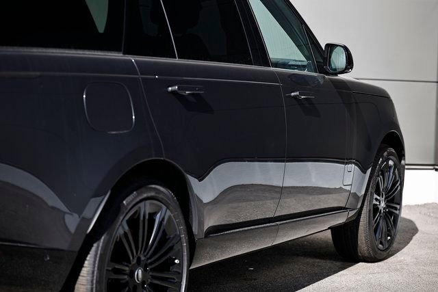 New 2025 Land Rover Range Rover Long Wheelbase SE AWD/4WD image 13