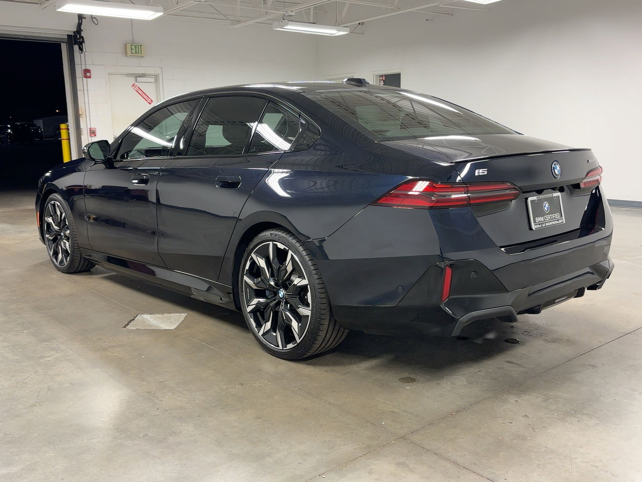 Certified 2025 BMW i5 xDrive40 w/ M Sport Package image 3