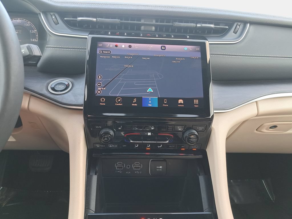 Certified 2023 Jeep Grand Cherokee Limited w/ Trailer Tow Prep Group (B) AWD/4WD image 21