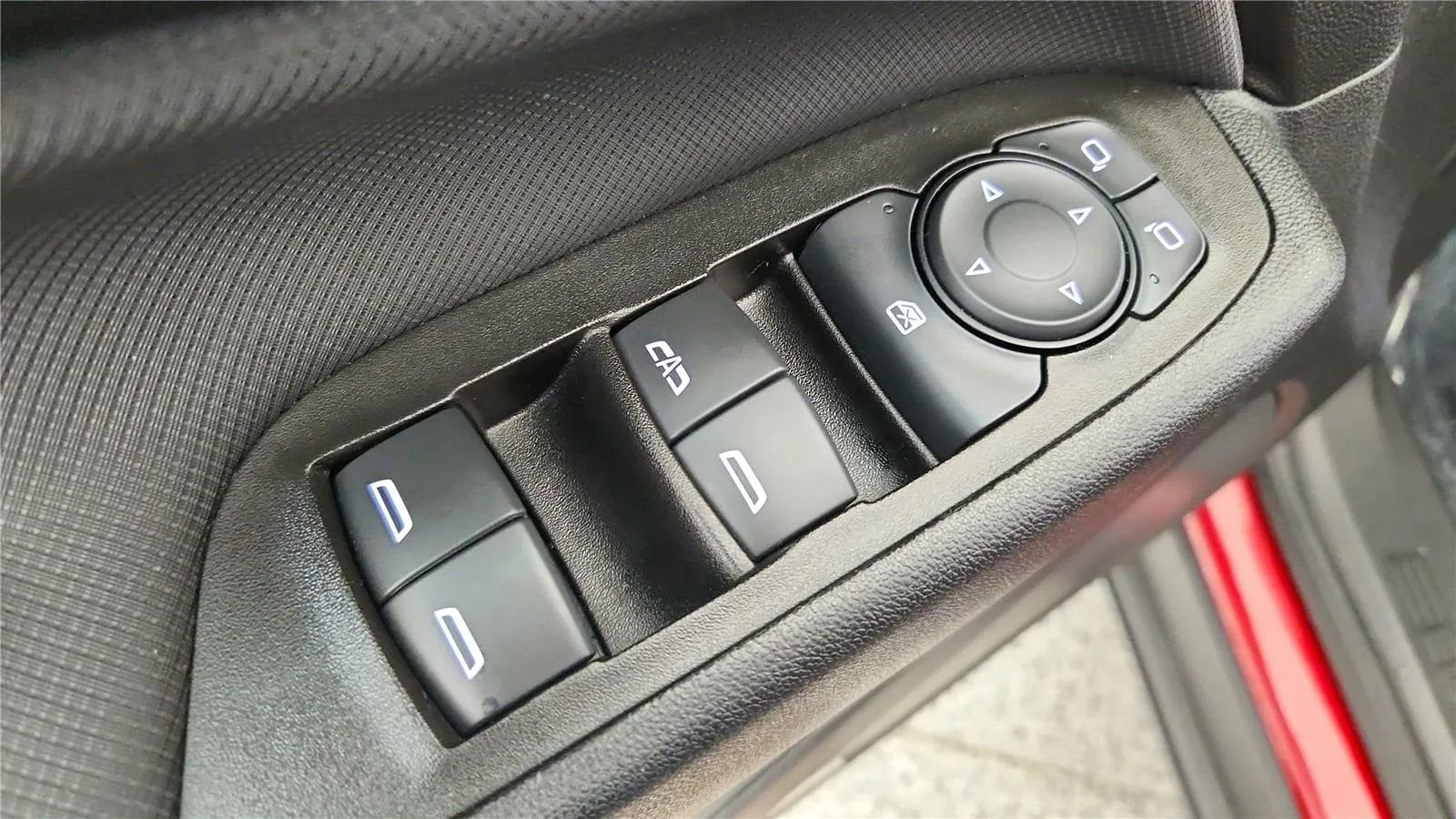 Used 2023 Chevrolet Equinox RS w/ RS Leather Package AWD/4WD image 30